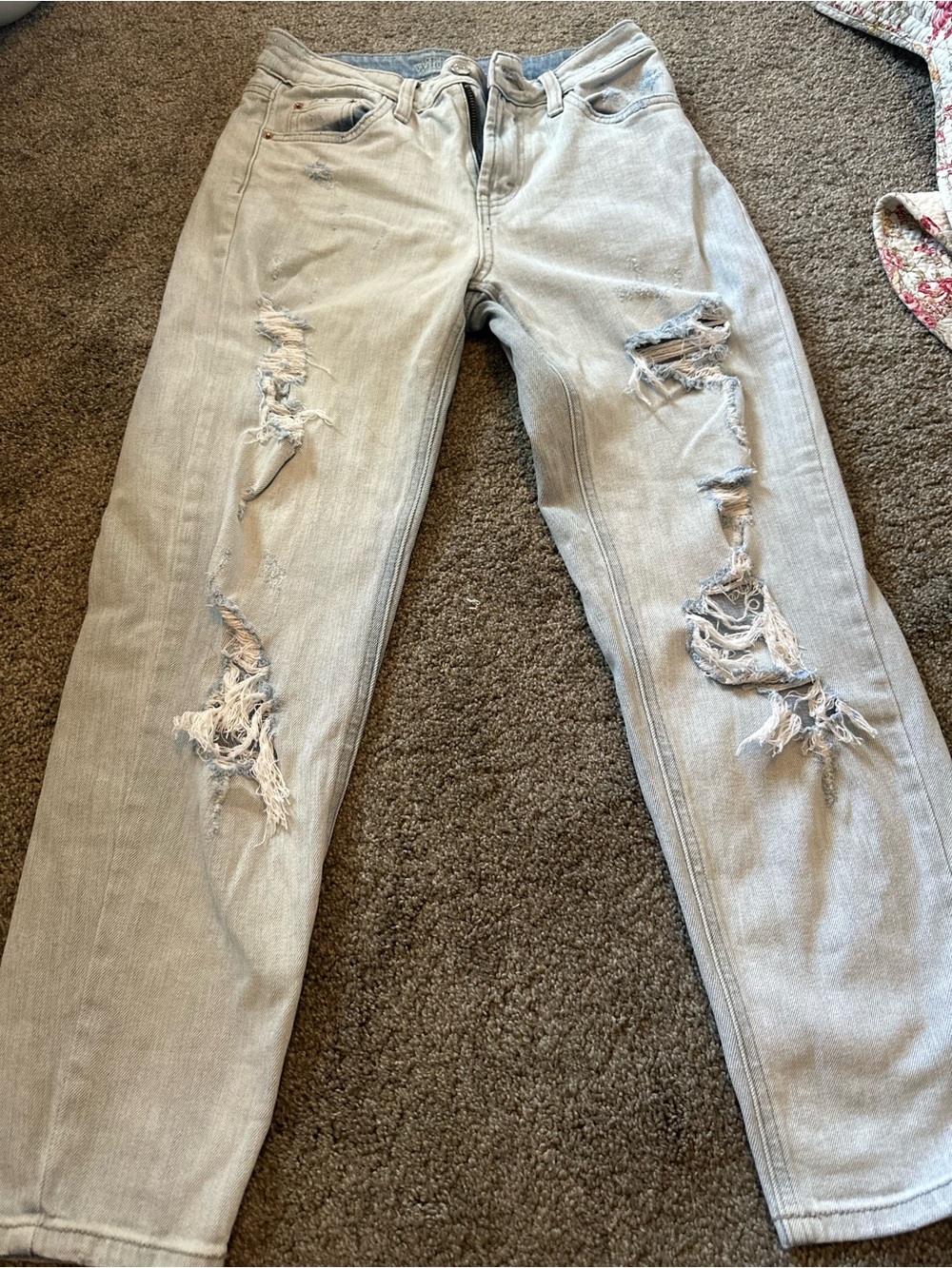 Women's Distressed Light Wash Jeans - Casual Ripped Style